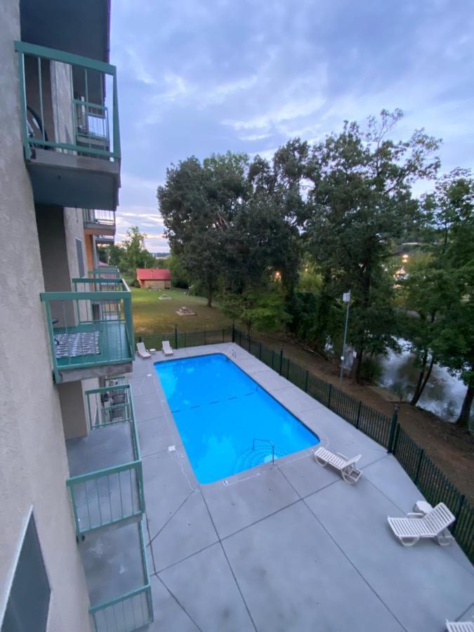 פיג'ן פורג' River Place Condos #409 1Bd, 2Bath מראה חיצוני תמונה